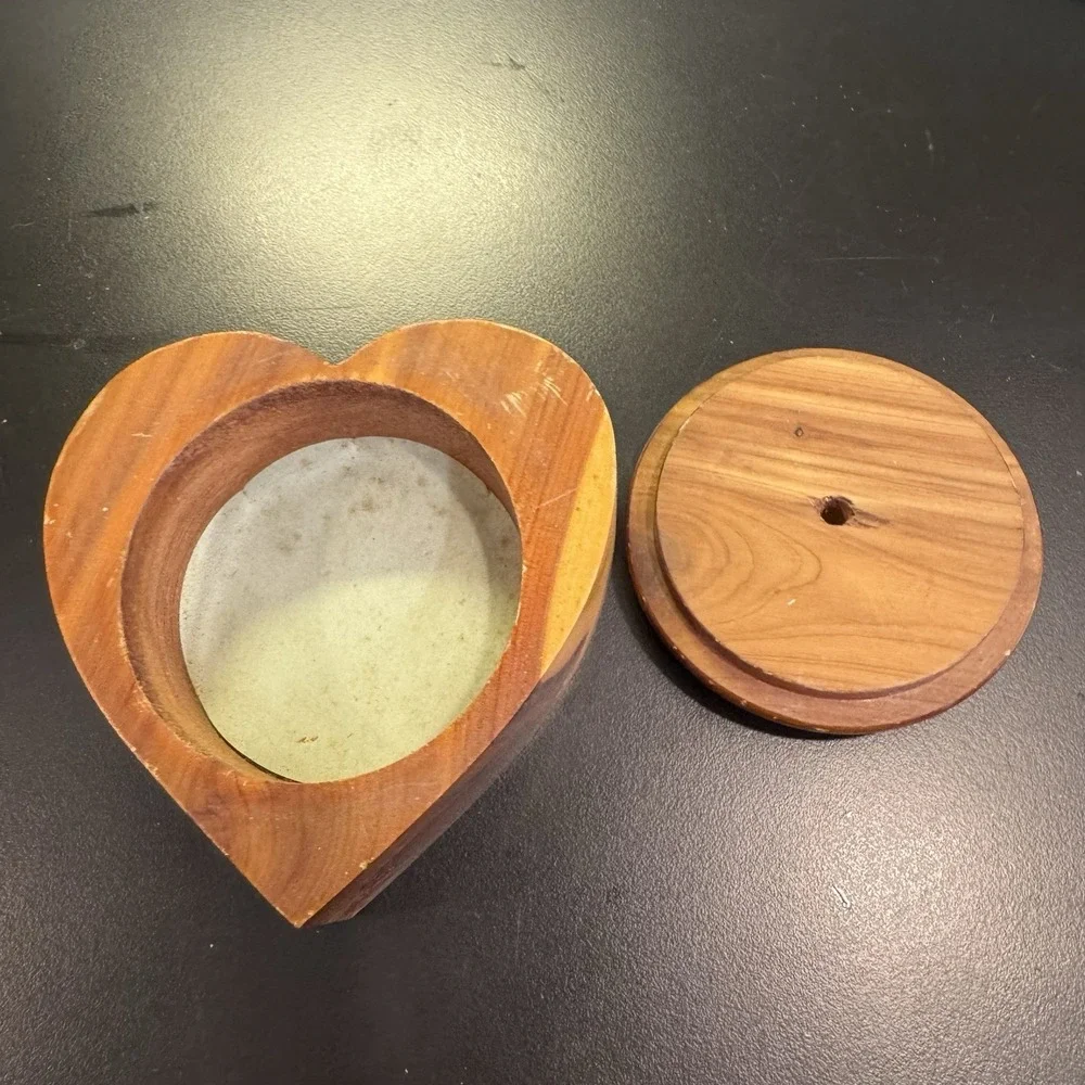 Heart Shaped Wood Trinket Box with Lid Beautiful Woood Grain‎ Unique
